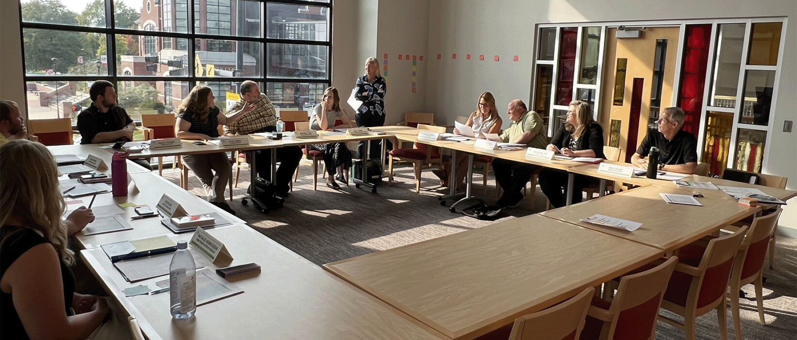 Newspaper professionals meeting around a conference table.
